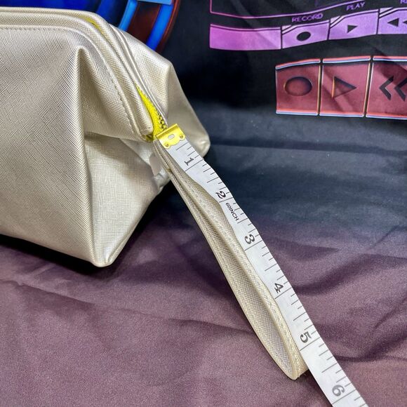 NWT Kendra Scott Dopp Kit Cosmetic Case Silver Zippered Pouch - Picture 8 of 11